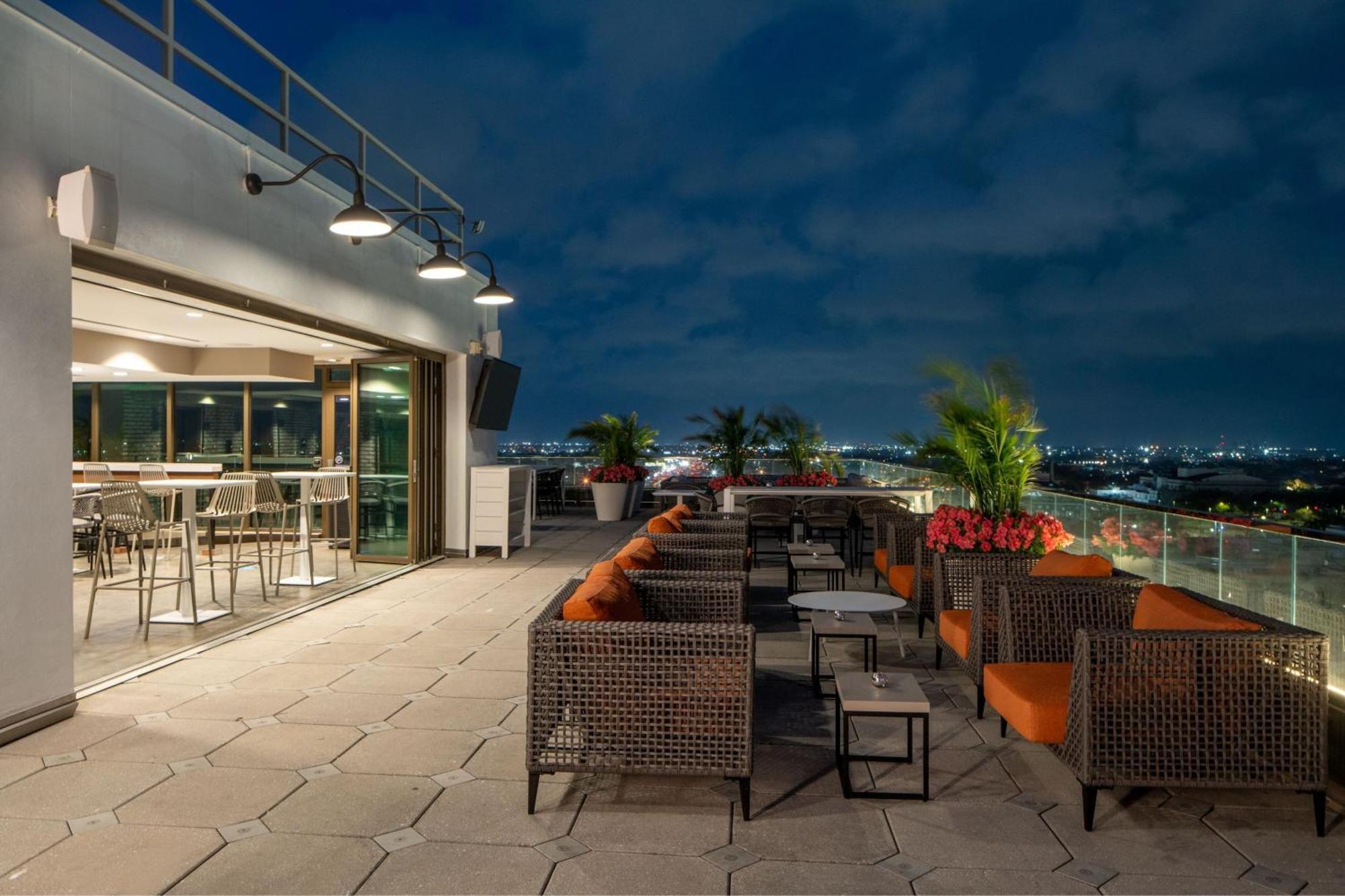Springhill Suites By Marriott New Orleans Downtown/Canal Street Exterior photo